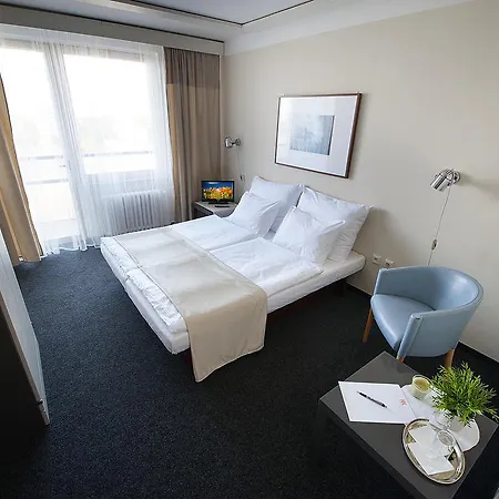 فندق Hotel Kladno 3*